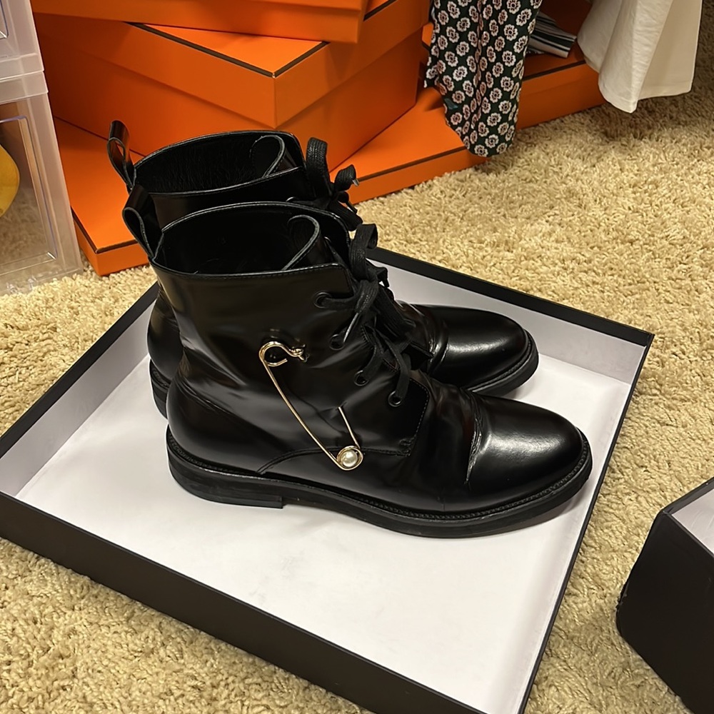 Piercing lace up Oxford ankle boot